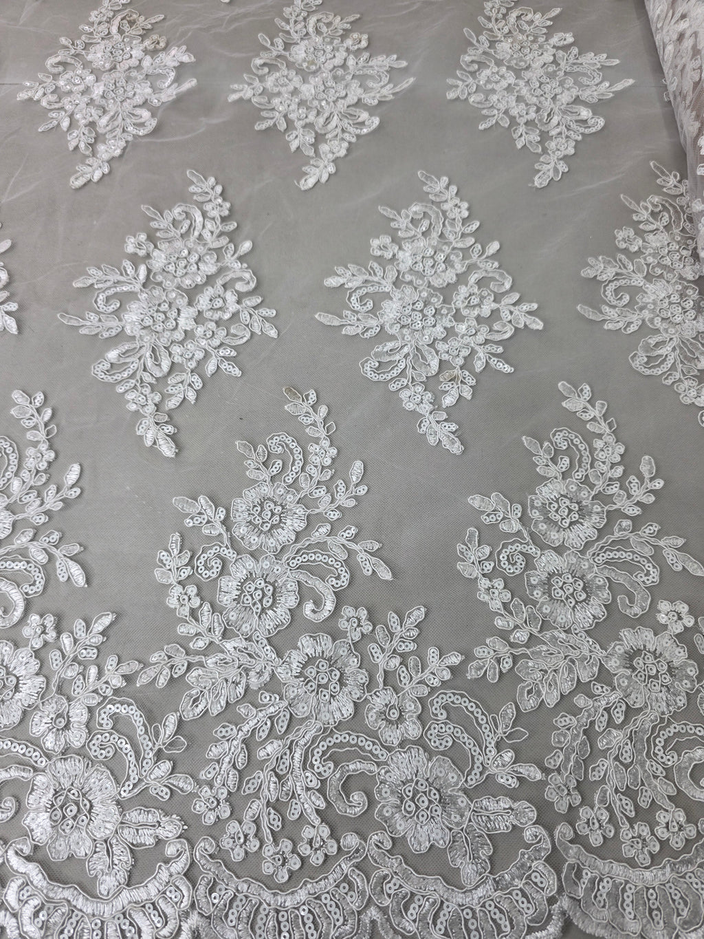 Tul Bordado Con Diseño Floral Con Lentejuela Color Blanco - HH039 ideal para vestidos de noche de boda y de XV años