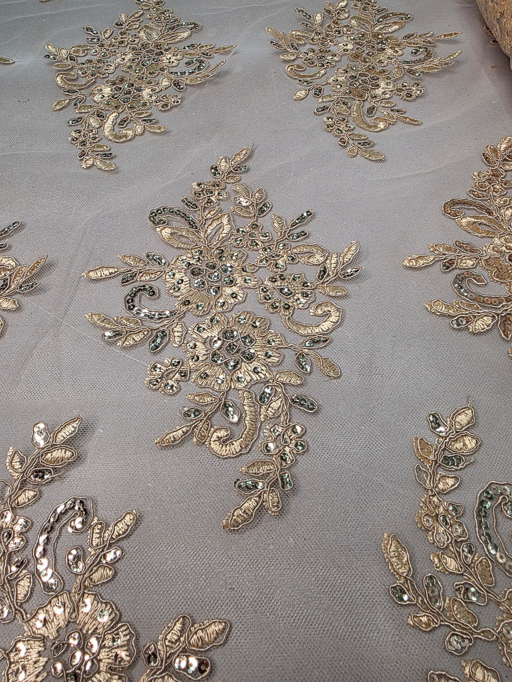 Tul Bordado Con Diseño Floral Con Lentejuela Color Oro - HH039 ideal para vestidos de noche de boda y de XV años