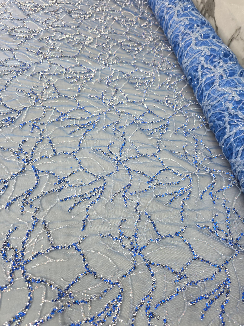 Tul Bordado Con Diseño, Pedrería Y Glitter Color Azul Rey- HH124 ideal para vestidos de noche de boda y de XV años