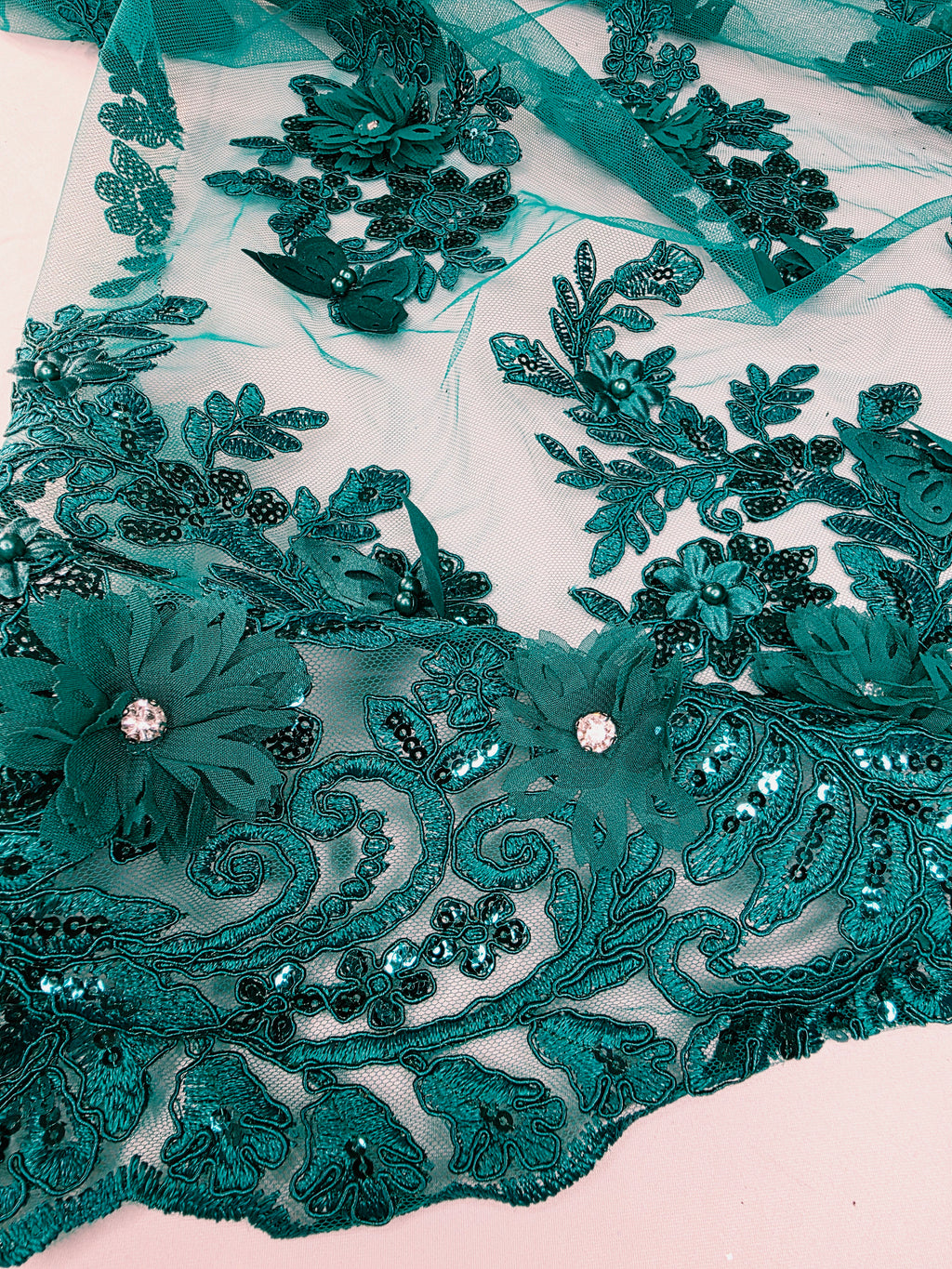 Tul Bordado Con Floral 3D, Mariposas, Pedrería, Lentejuela Y Perlas Color Verde Esmeralda- HH157 ideal para vestidos de noche de boda y de XV años