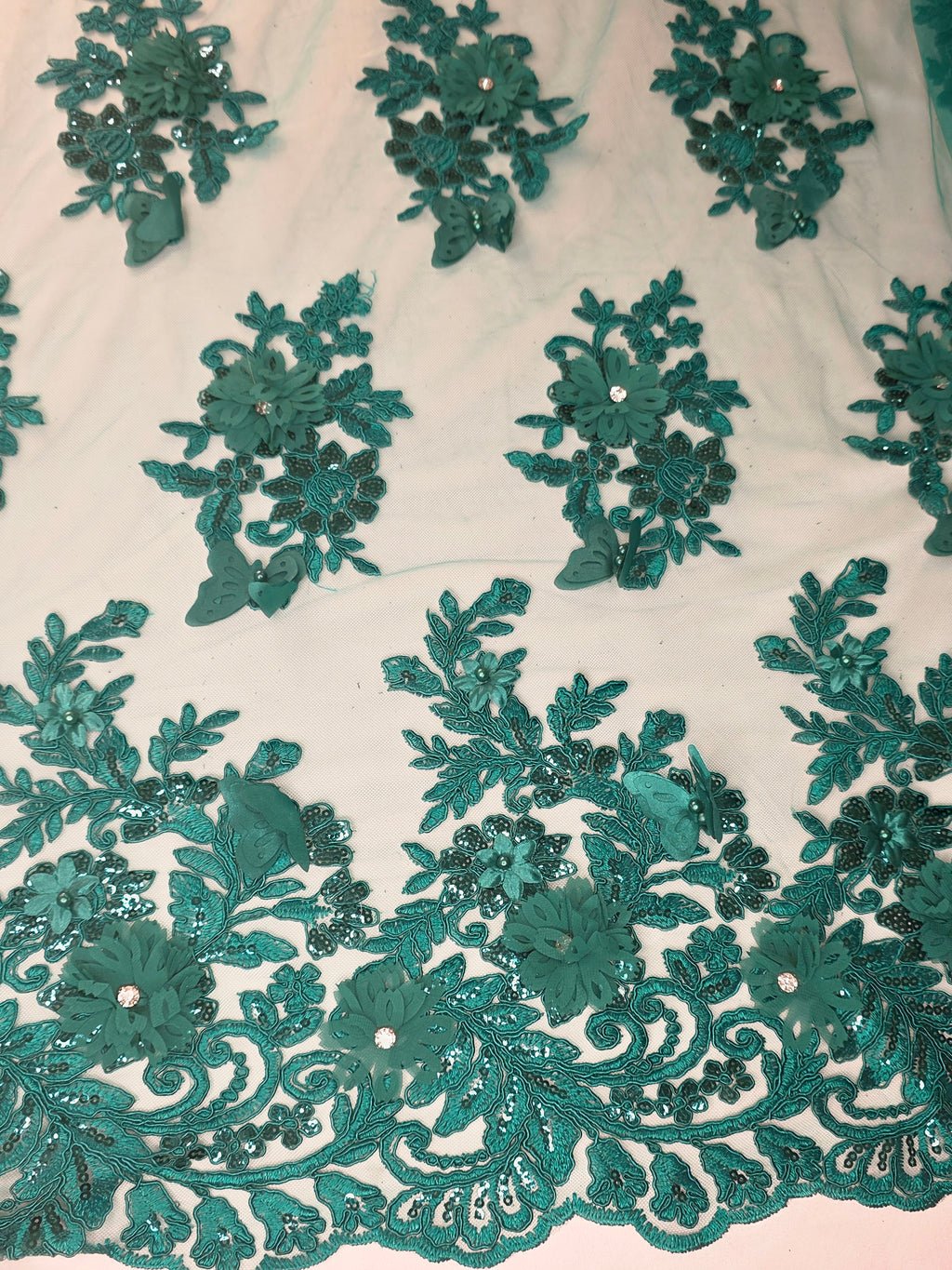 Tul Bordado Con Floral 3D, Mariposas, Pedrería, Lentejuela Y Perlas Color Verde Esmeralda- HH157 ideal para vestidos de noche de boda y de XV años
