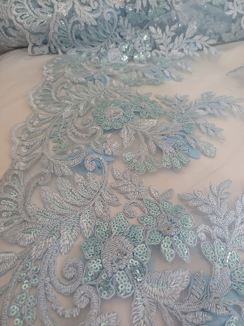 Tul Bordado Con Floral 3D, Mariposas, Pedrería, Lentejuela Y Perlas Color Azul Cielo - HH157 ideal para vestidos de noche de boda y de XV años