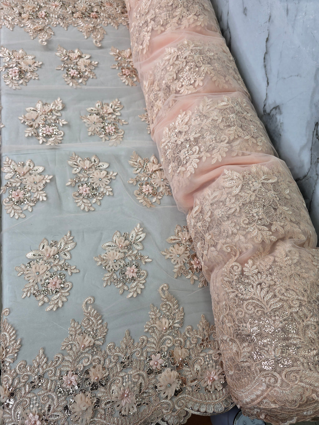 Tul Bordado Con Floral 3D, Lentejuela Y Perlas Color Blush- HH160 ideal para vestidos de noche de boda y de XV años