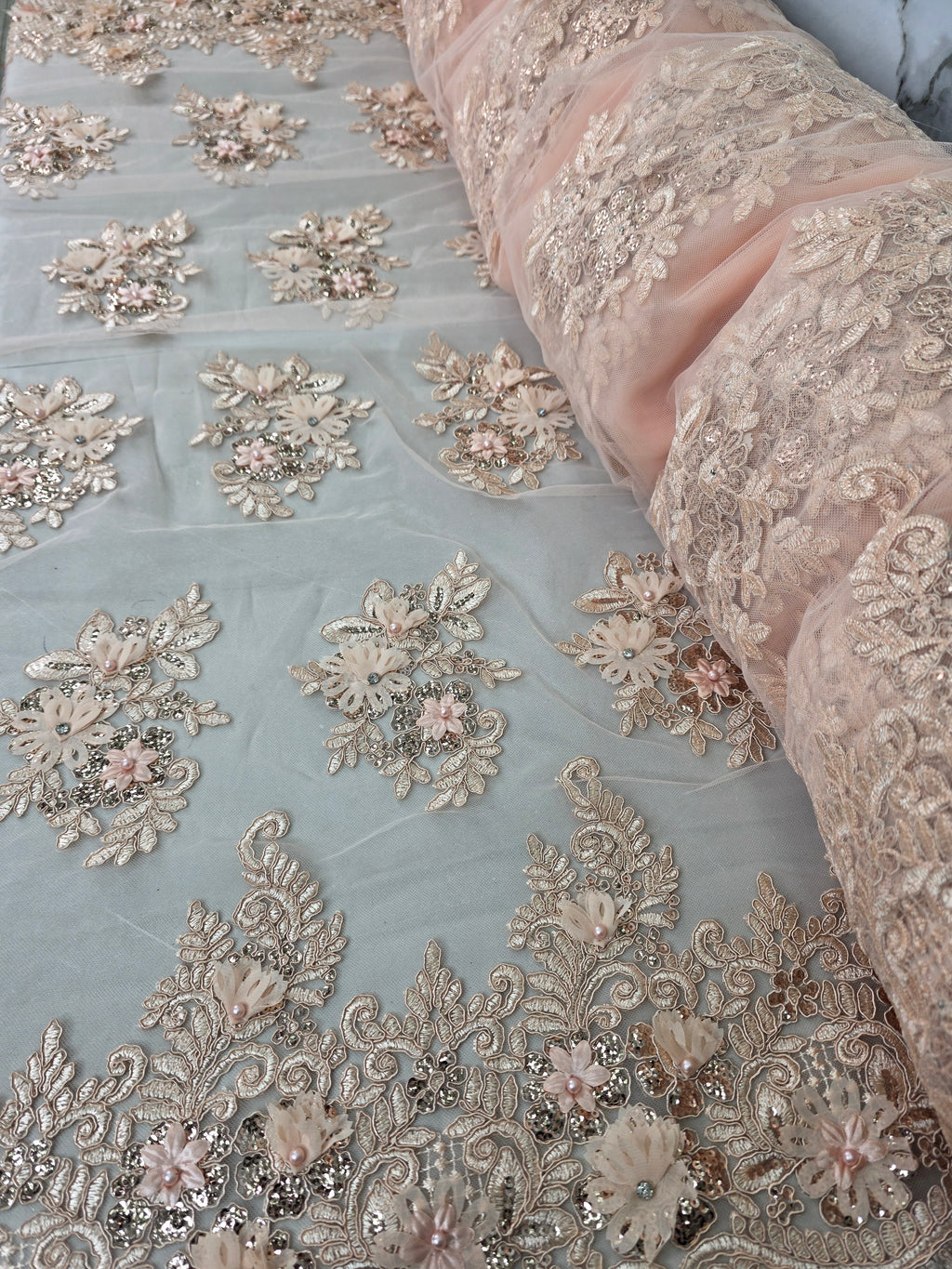 Tul Bordado Con Floral 3D, Lentejuela Y Perlas Color Blush- HH160 ideal para vestidos de noche de boda y de XV años