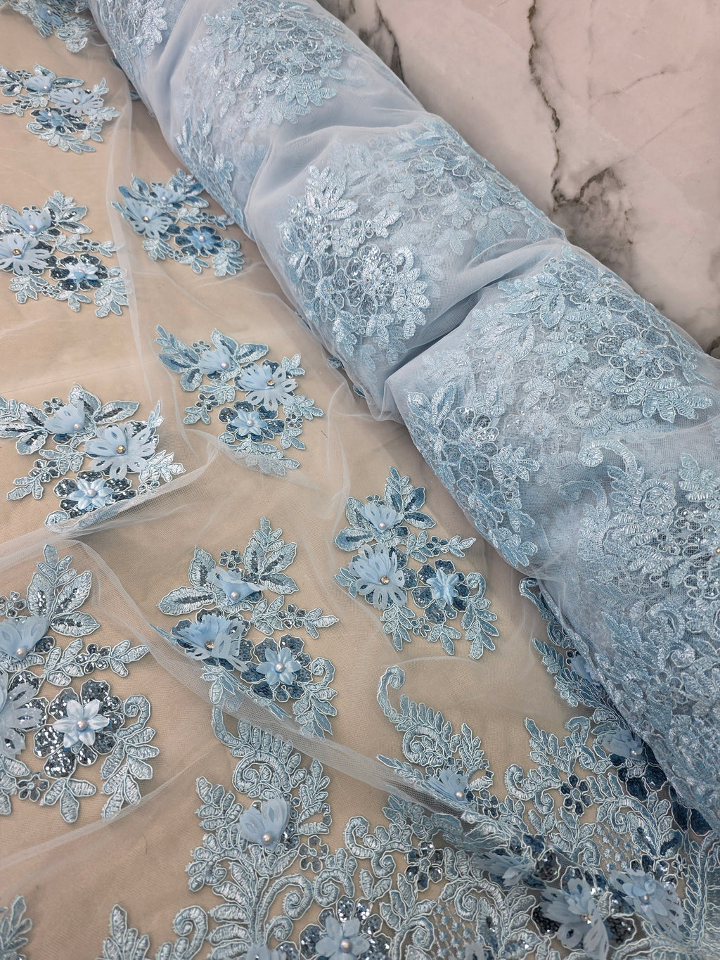 Tul Bordado Con Floral 3D, Lentejuela Y Perlas Color Azul Cielo- HH160 ideal para vestidos de noche de boda y de XV años