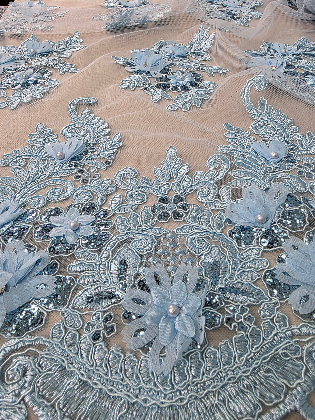 Tul Bordado Con Floral 3D, Lentejuela Y Perlas Color Azul Cielo- HH160 ideal para vestidos de noche de boda y de XV años