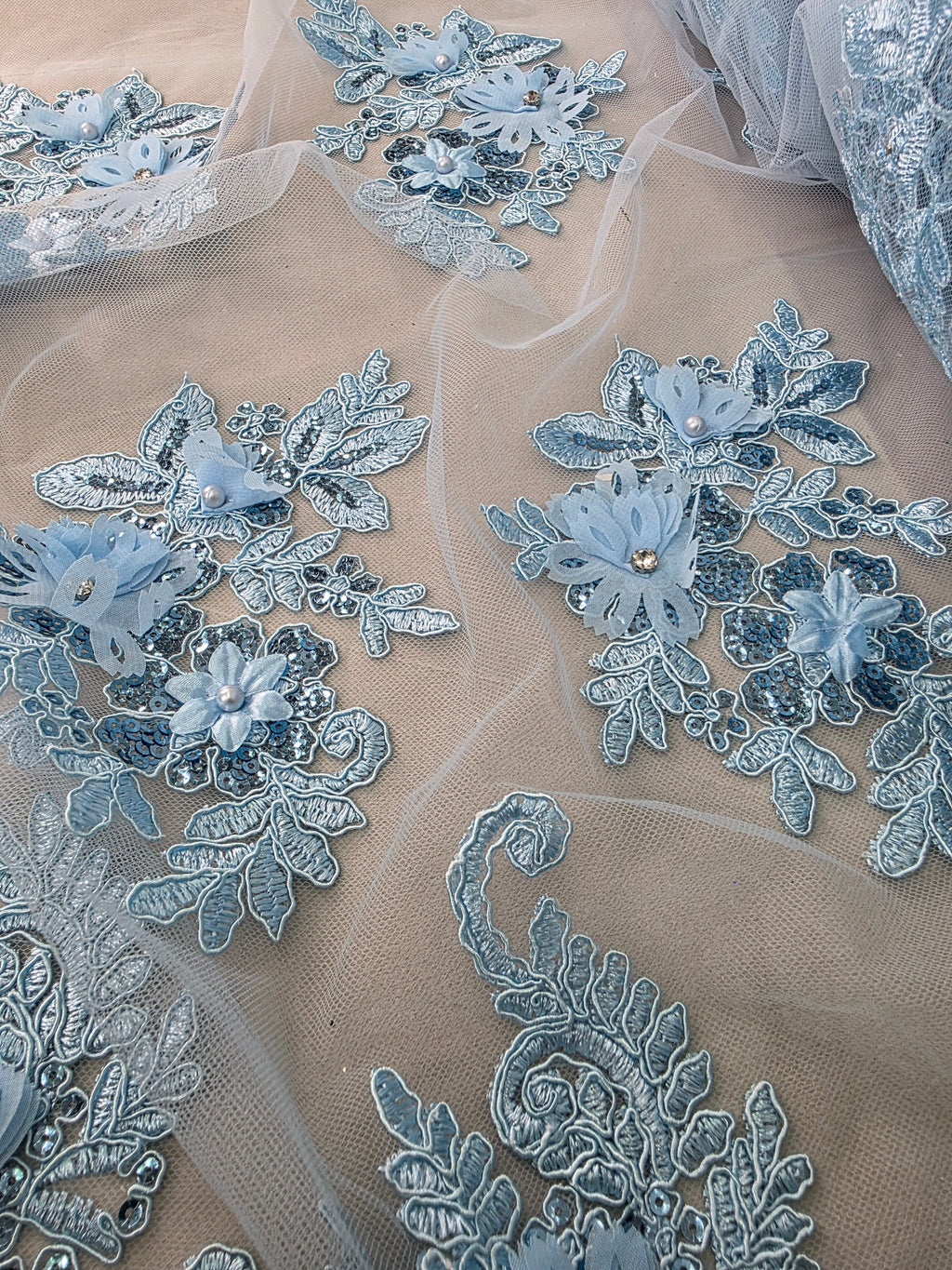 Tul Bordado Con Floral 3D, Lentejuela Y Perlas Color Azul Cielo- HH160 ideal para vestidos de noche de boda y de XV años