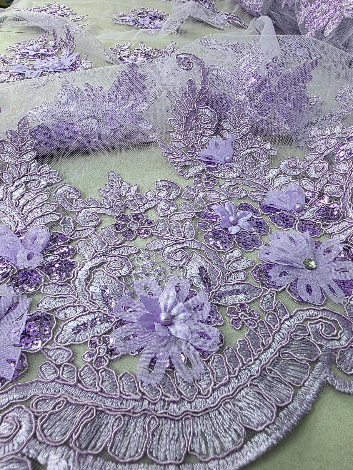 Tul Bordado Con Floral 3D, Lentejuela Y Perlas Color Lila- HH160 ideal para vestidos de noche de boda y de XV años