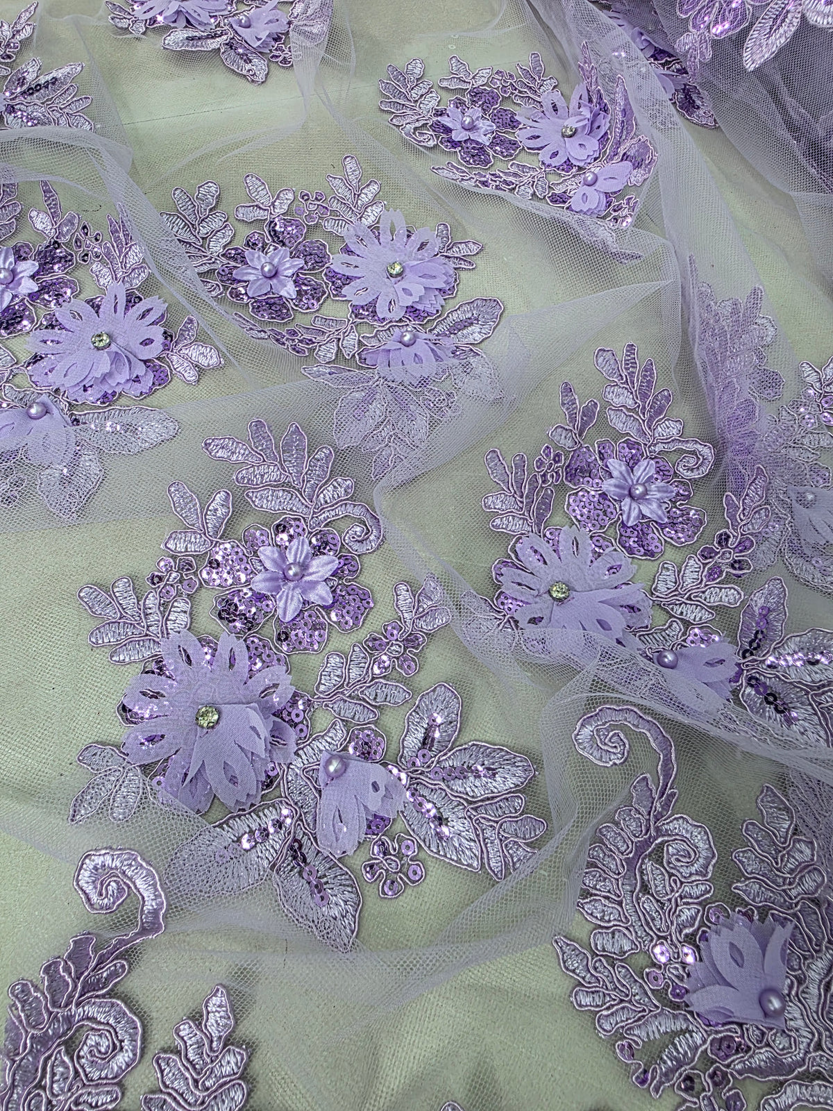 Tul Bordado Con Floral 3D, Lentejuela Y Perlas Color Lila- HH160 ideal para vestidos de noche de boda y de XV años