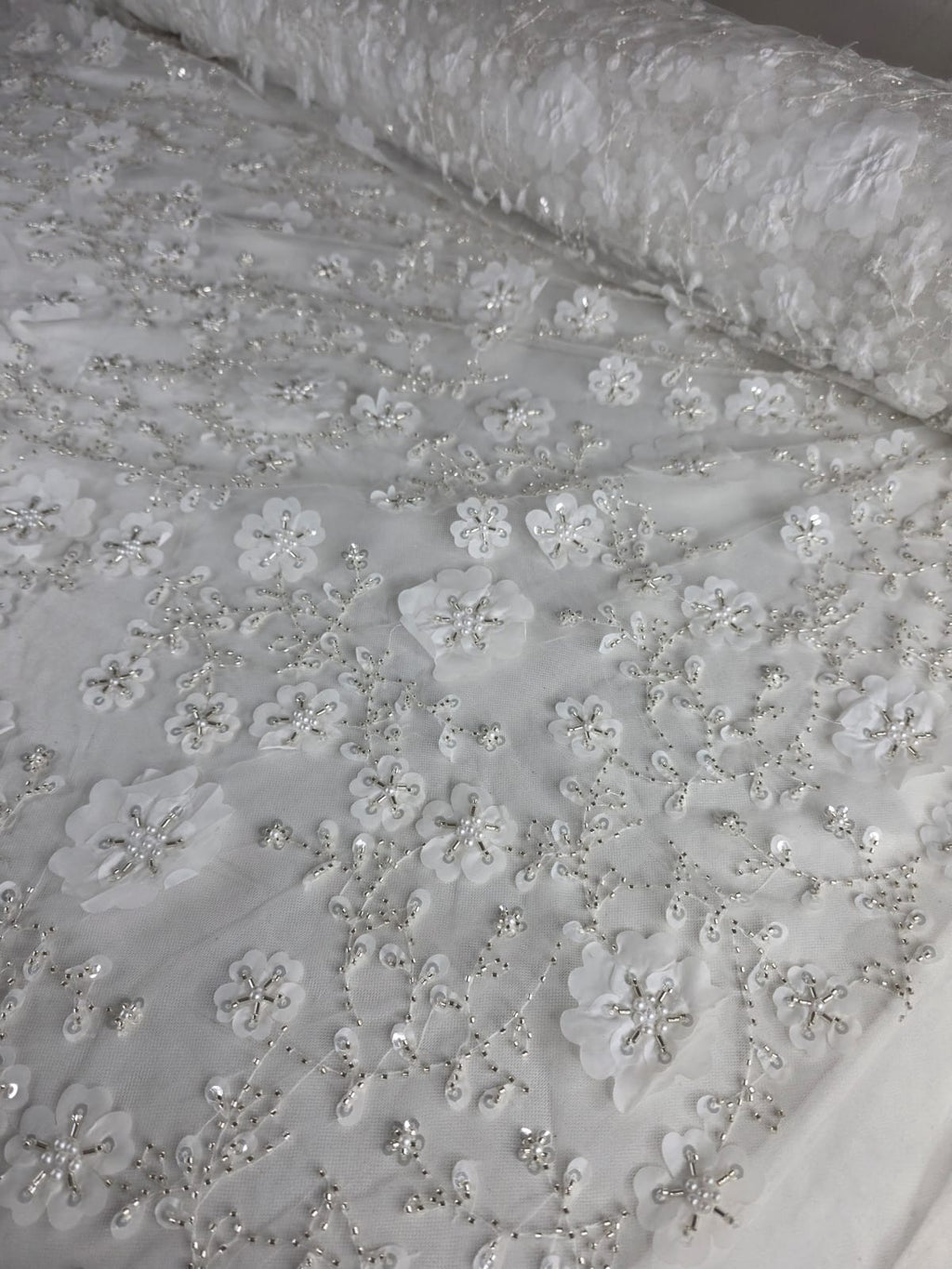 Tul Bordado Con Flores 3d, Lentejuela, Canutillo, Perlas, Chaquira Color Hueso -HH191 ideal para vestidos de noche de boda y de XV años