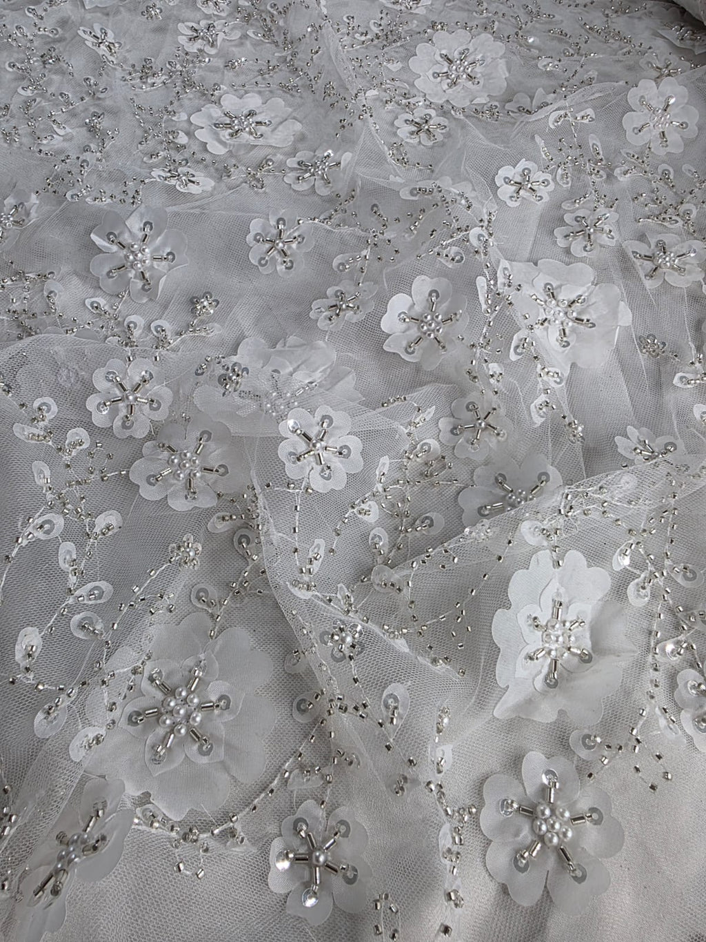 Tul Bordado Con Flores 3d, Lentejuela, Canutillo, Perlas, Chaquira Color Hueso -HH191 ideal para vestidos de noche de boda y de XV años