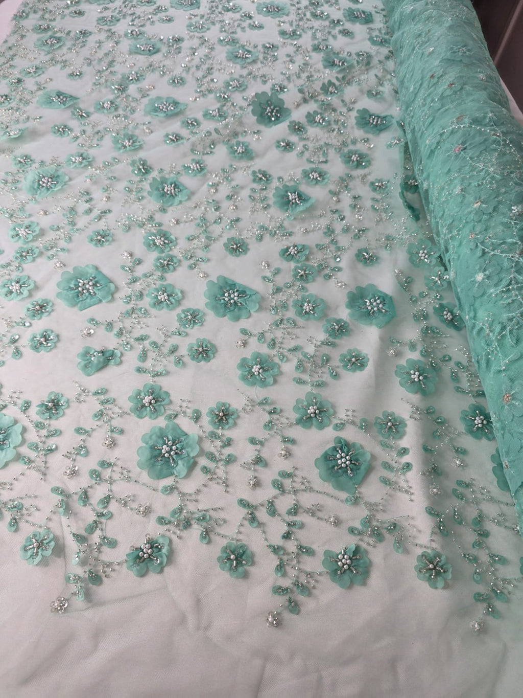 Tul Bordado Con Flores 3d, Lentejuela, Canutillo, Perlas, Chaquira Color Menta -HH191 ideal para vestidos de noche de boda y de XV años