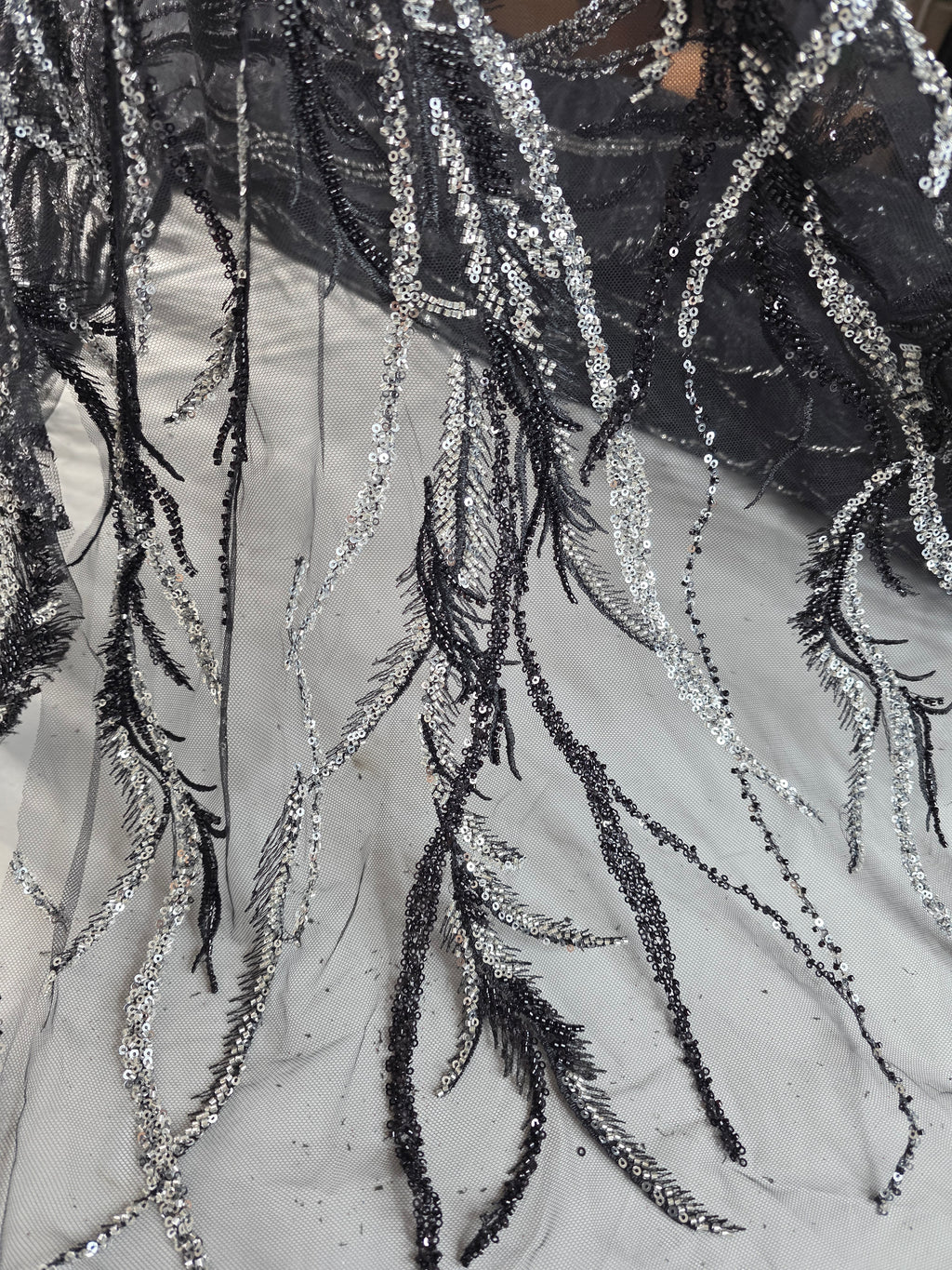 Tul Bordado Con Ramas En Lentejuela Y Chaquira Color Negro -HH196 ideal para vestidos de noche de boda y de XV años