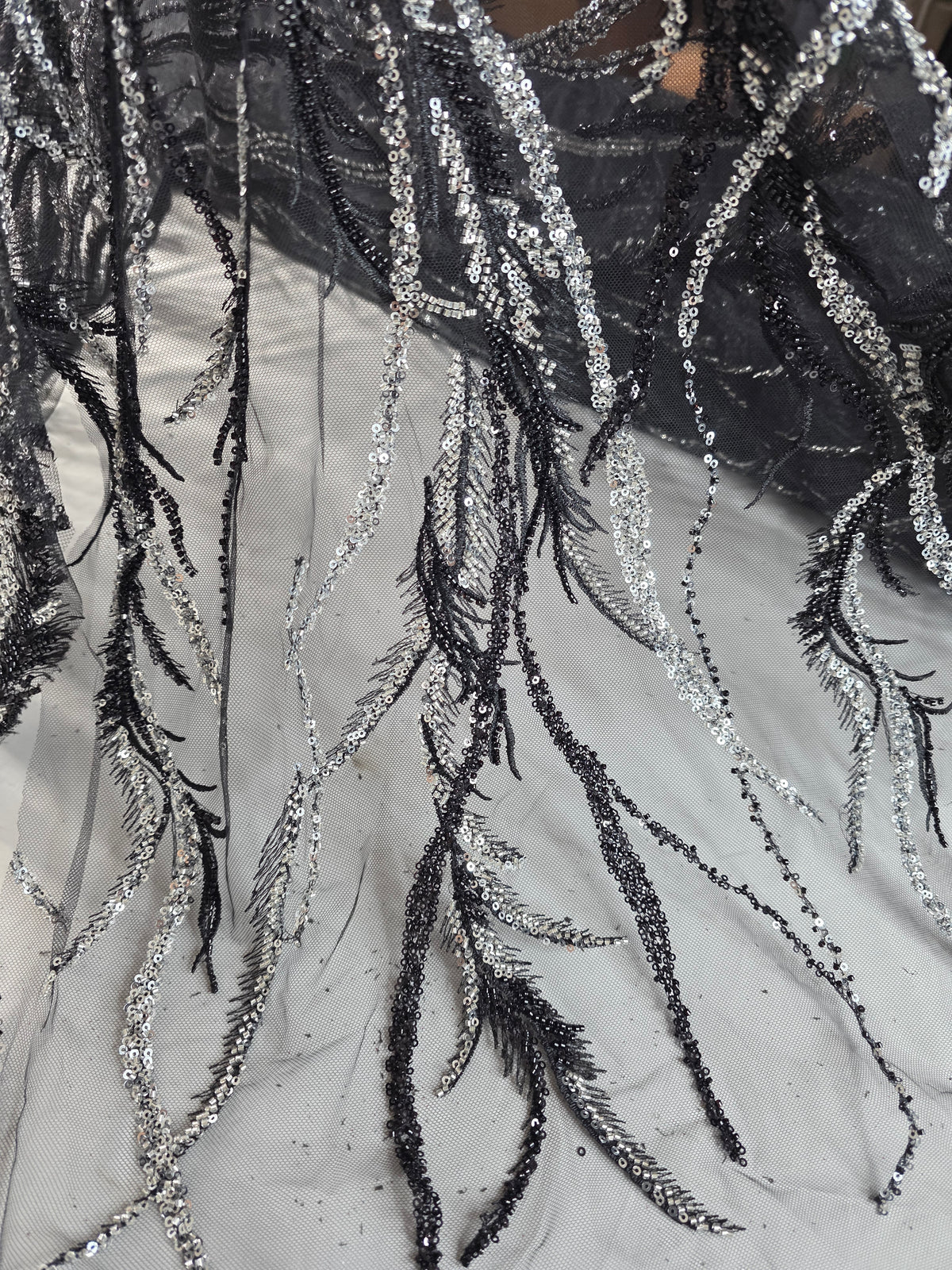 Tul Bordado Con Ramas En Lentejuela Y Chaquira Color Negro -HH196 ideal para vestidos de noche de boda y de XV años