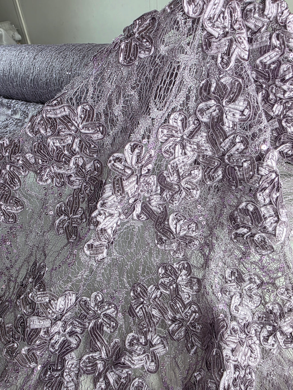 Tul Bordado Diseño Floral Con Lentejuela Color Mauve -HH198 ideal para vestidos de noche de boda y de XV años