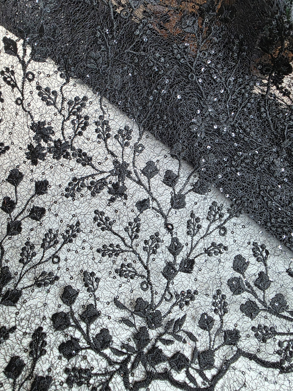 Tul Bordado Con Diseño Floral y Ramas Con Aplicaciones de Lentejuela Color Negro -HH201 ideal para vestidos de noche de boda y de XV años
