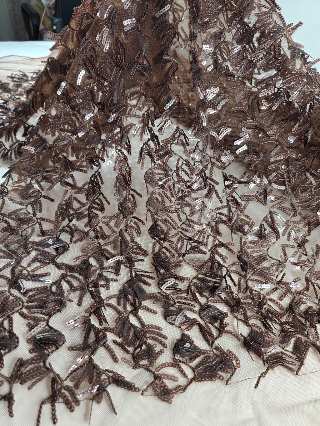 Tul Bordado Con Textura De Flequillos en Lentejuela Color Café -HH209 ideal para vestidos de noche de boda y de XV años