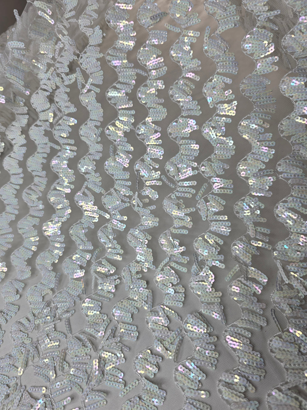 Tul Bordado Con Textura De Flequillos en Lentejuela Color Hueso -HH209 ideal para vestidos de noche de boda y de XV años