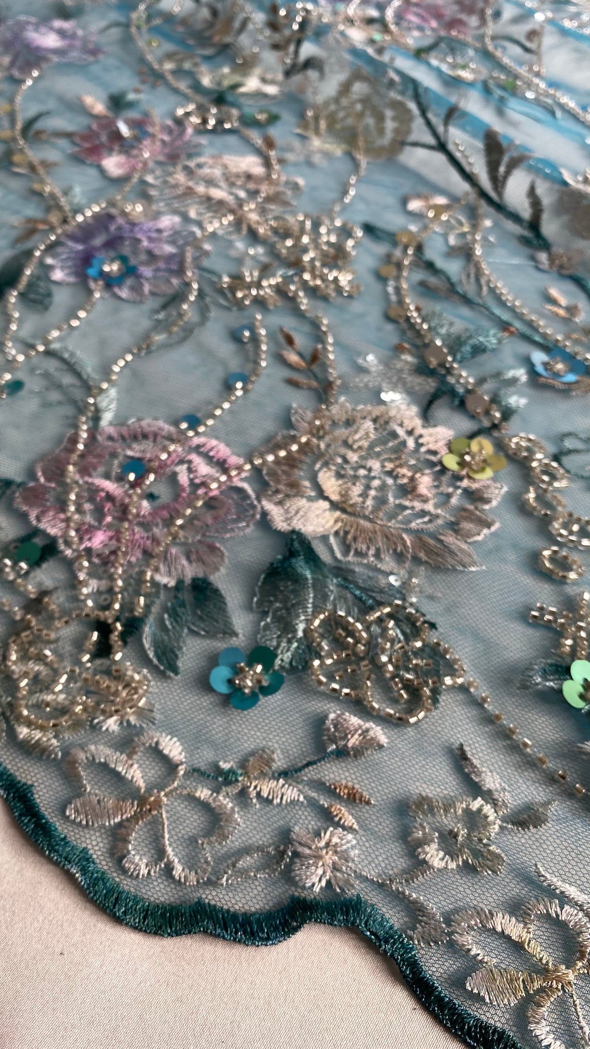 Tul Bordado Floral Multicolor Con Lentejuelas Y Chaquira Color Jade -HH210 ideal para vestidos de noche de boda y de XV años