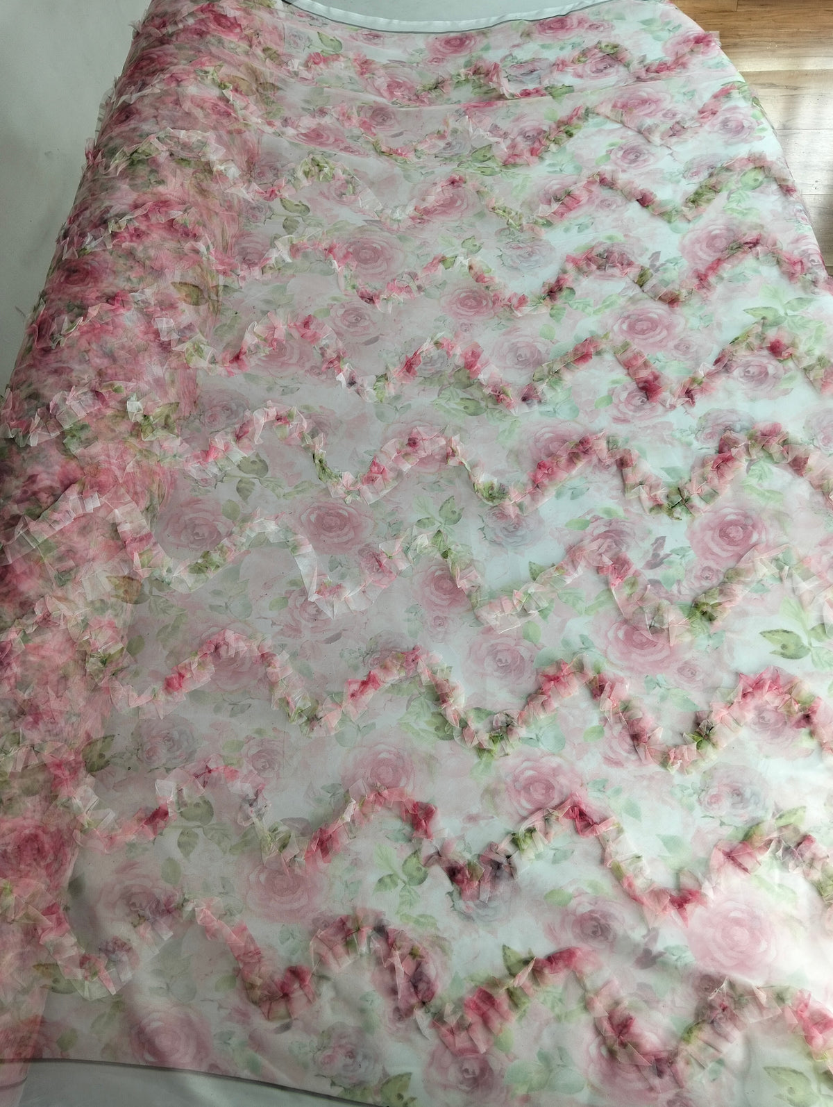 Tul Bordado Floral Con Aplicaciones 3D Color Rosa -HH215 ideal para vestidos de noche de boda y de XV años