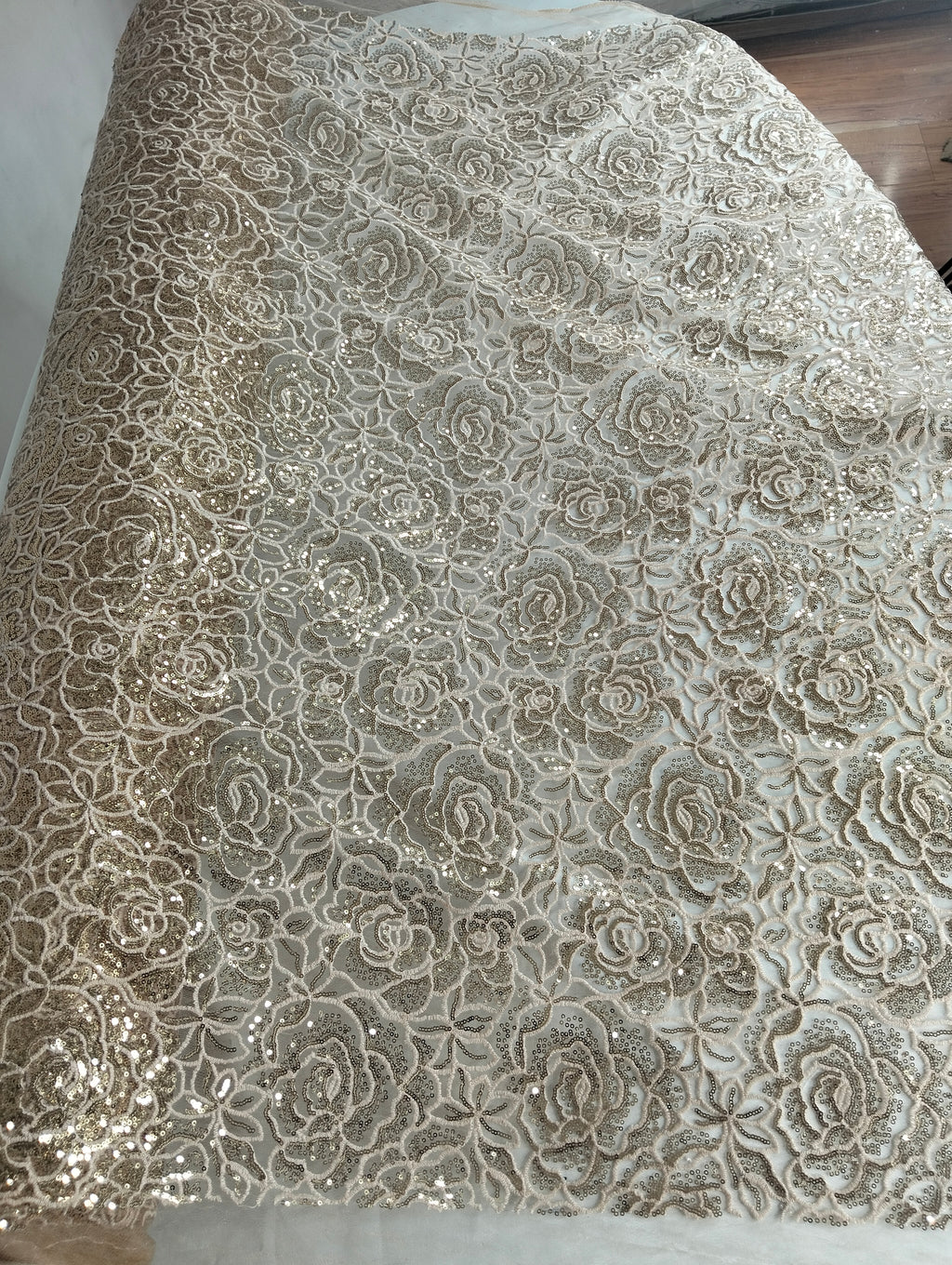 Tul Bordado Diseño Floral Con Lentejuela Color Oro -HH218 ideal para vestidos de noche de boda y de XV años