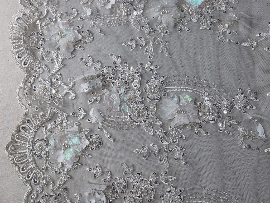 Tul Bordado Con Flores Y Mariposas 3D Aplicaciones de Perlas, Chaquira Y Lentejuela Color Hueso- HH237 ideal para vestidos de noche y de XV años