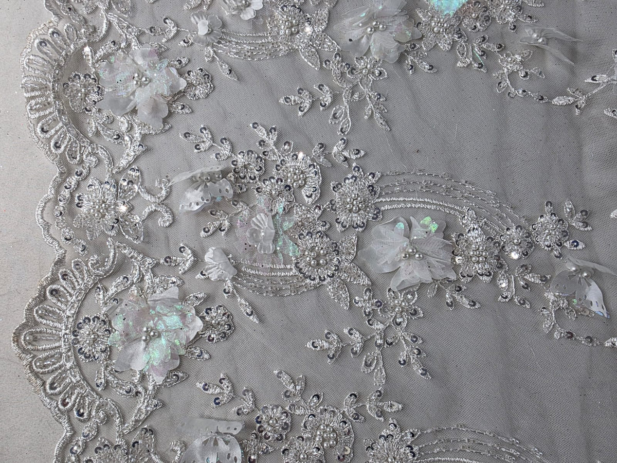 Tul Bordado Con Flores Y Mariposas 3D Aplicaciones de Perlas, Chaquira Y Lentejuela Color Hueso- HH237 ideal para vestidos de noche y de XV años