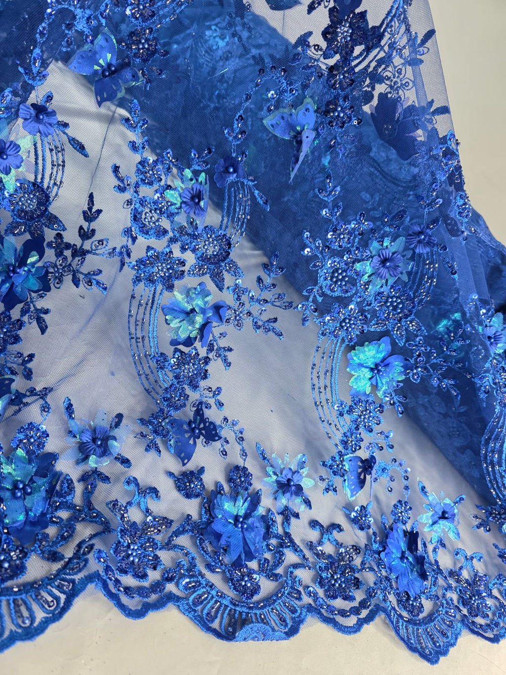Tul Bordado Con Flores Y Mariposas 3D Aplicaciones de Perlas, Chaquira Y Lentejuela Color Azul Rey- HH237 ideal para vestidos de noche y de XV años