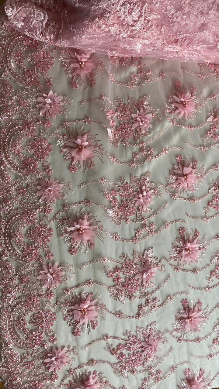 Tul Bordado Con Flores 3D Aplicaciones de Perlas Y Canutillo Color 3 Rosa Claro- HH238 ideal para vestidos de noche y de XV años