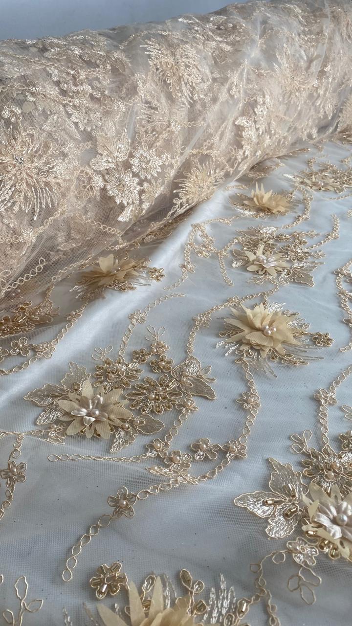 Tul Bordado Con Flores 3D Aplicaciones de Perlas Y Canutillo Color Oro- HH238 ideal para vestidos de noche y de XV años