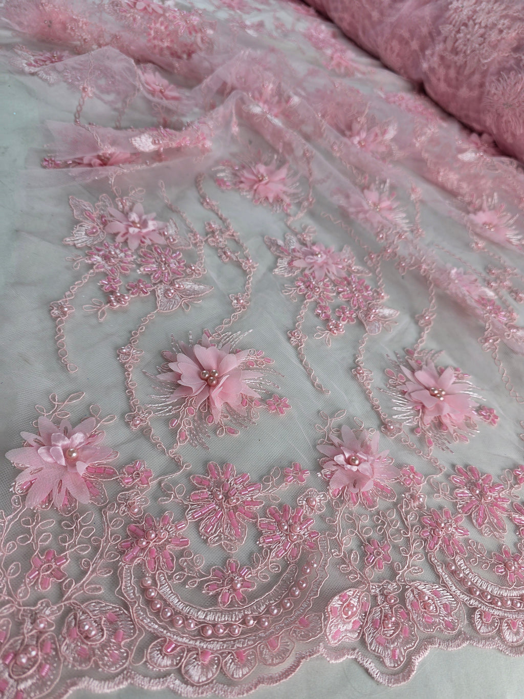 Tul Bordado Con Flores 3D Aplicaciones de Perlas Y Canutillo Color 12 Rosa- HH238 ideal para vestidos de noche y de XV años