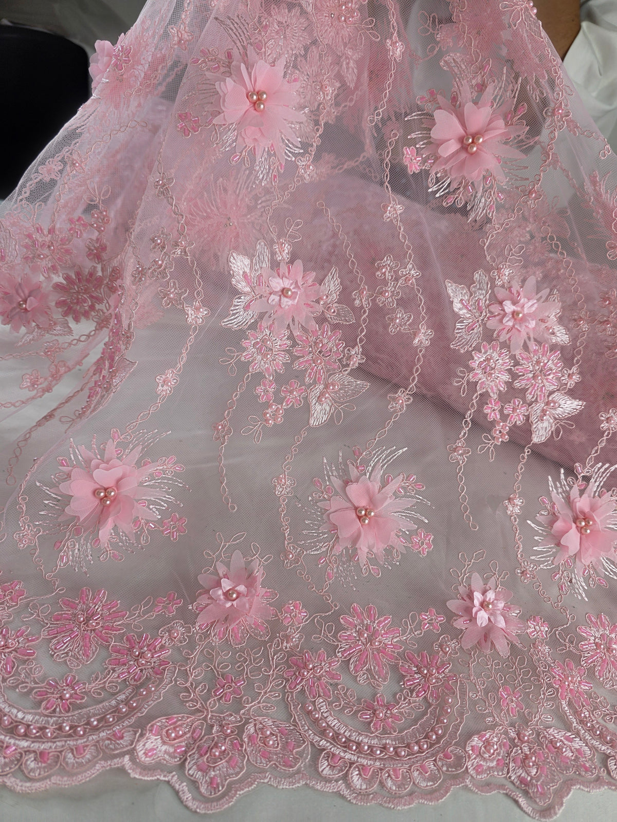Tul Bordado Con Flores 3D Aplicaciones de Perlas Y Canutillo Color 12 Rosa- HH238 ideal para vestidos de noche y de XV años