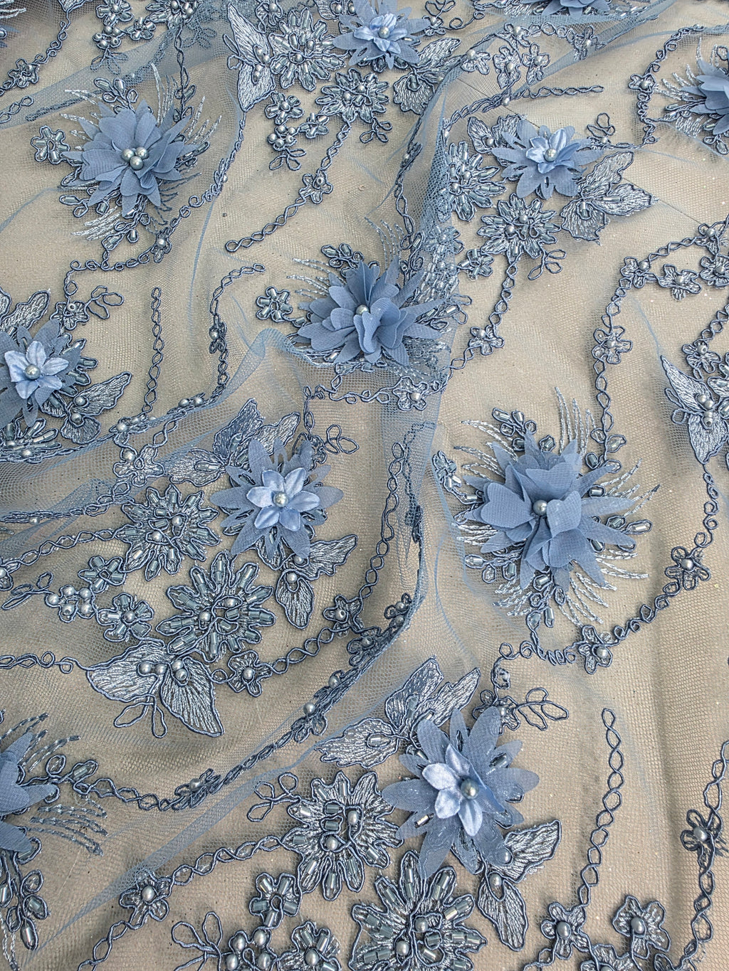 Tul Bordado Con Flores 3D Aplicaciones de Perlas Y Canutillo Color Azul Cielo- HH238 ideal para vestidos de noche y de XV años