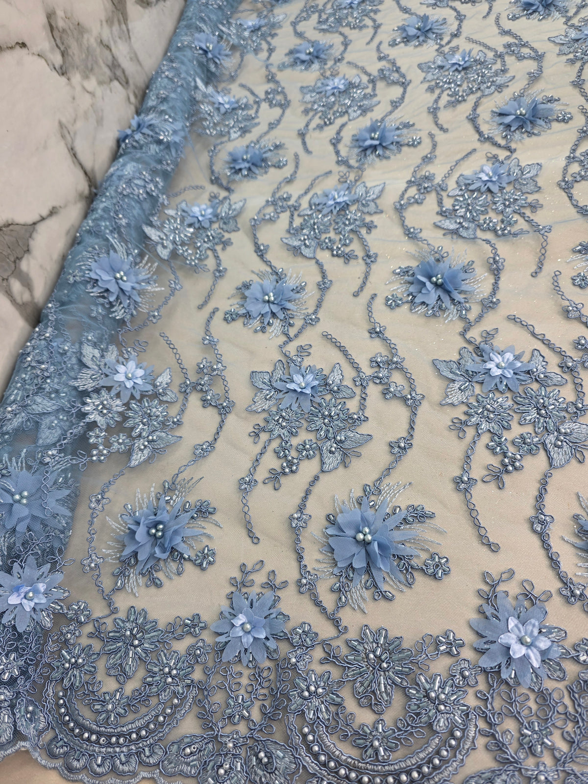 Tul Bordado Con Flores 3D Aplicaciones de Perlas Y Canutillo Color Azul Cielo- HH238 ideal para vestidos de noche y de XV años