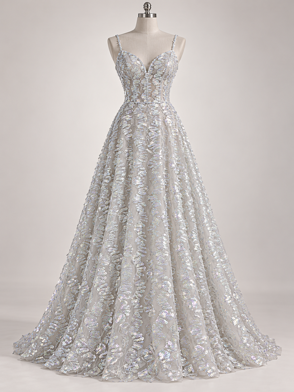 Inspiración de vestido generada con IA: Tul Bordado Con Textura De Flequillos en Lentejuela Color Hueso -HH209 ideal para vestidos de noche de boda y de XV años; se vende la tela.