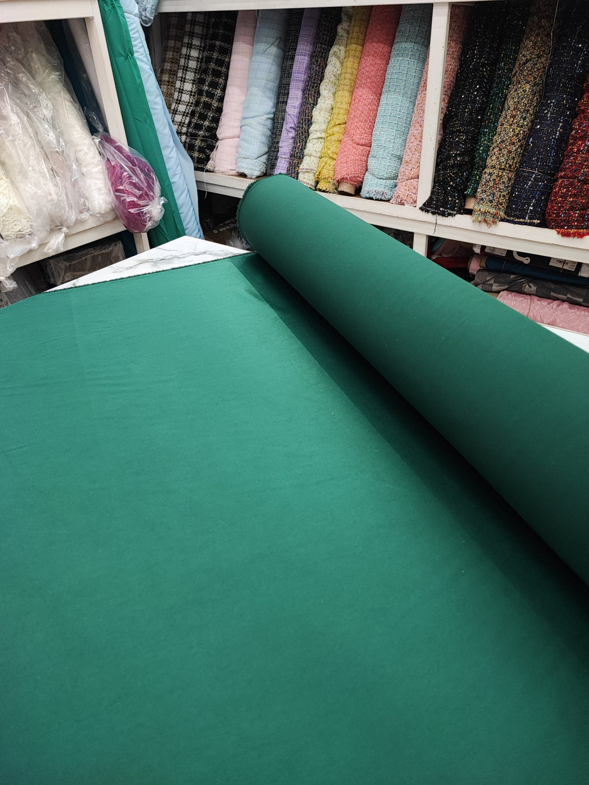 HH1 Botella: fotografía real de la tela. Ceremonia Textil. Se vende tela por metro.