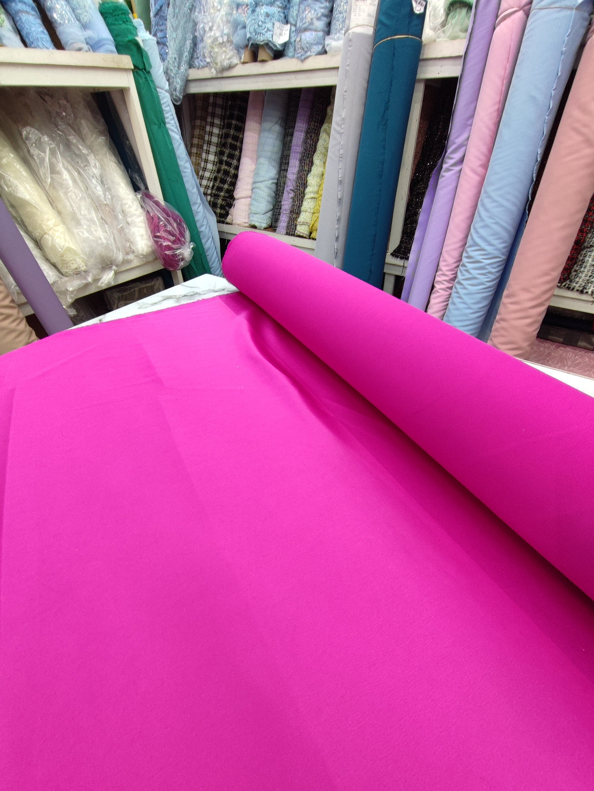HH1 Fiusha: fotografía real de la tela. Ceremonia Textil. Se vende tela por metro.
