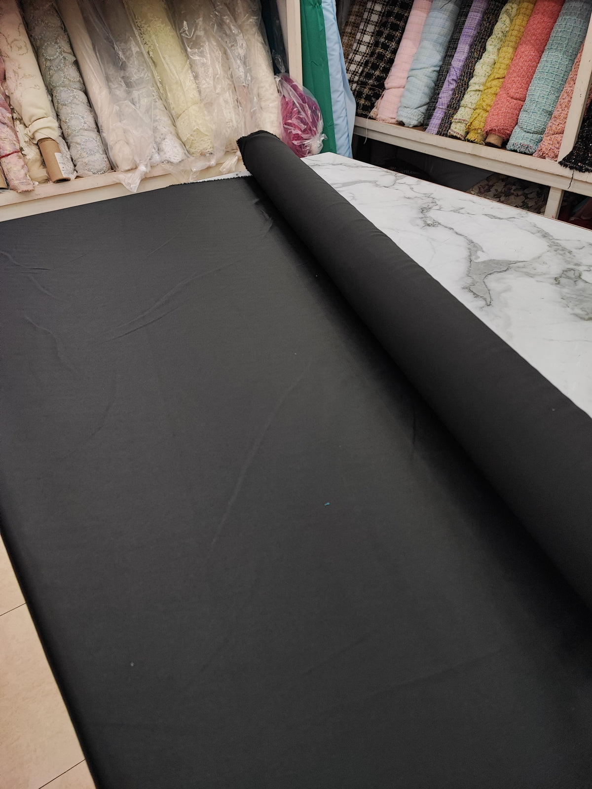 HH1 Negro: fotografía real de la tela. Ceremonia Textil. Se vende tela por metro.