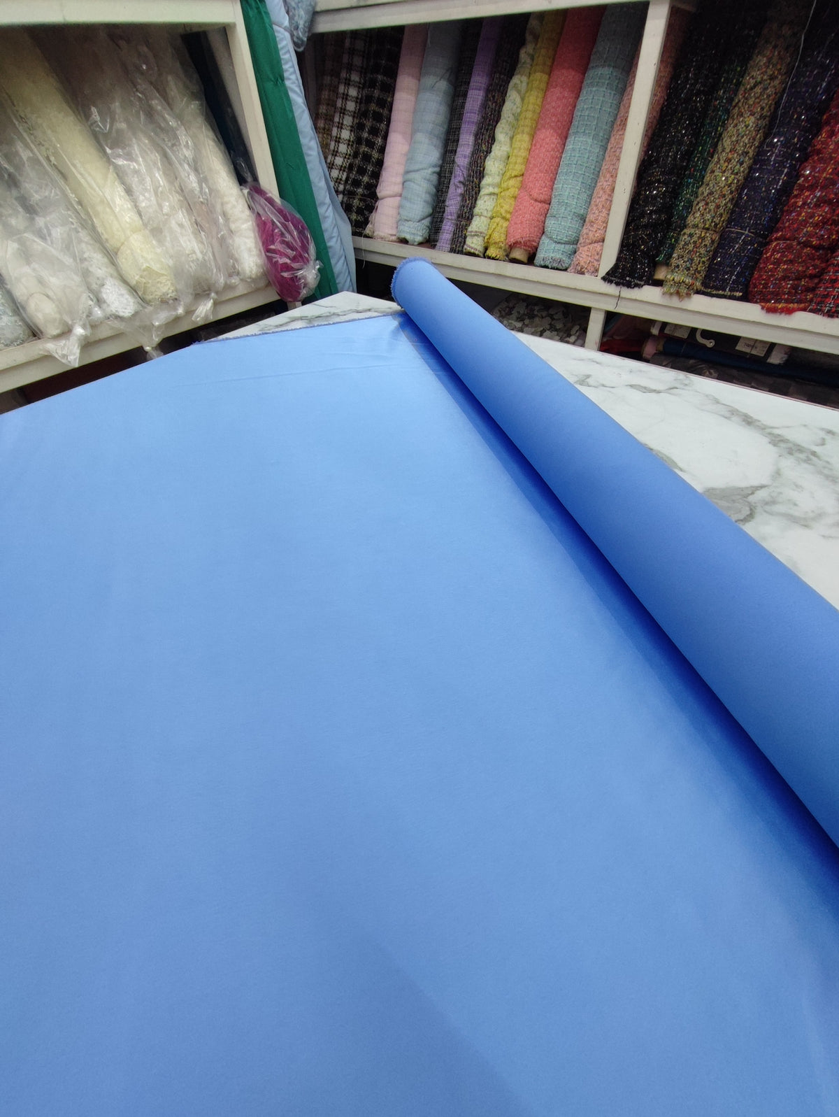 HH1 Plumbago: fotografía real de la tela. Ceremonia Textil. Se vende tela por metro.