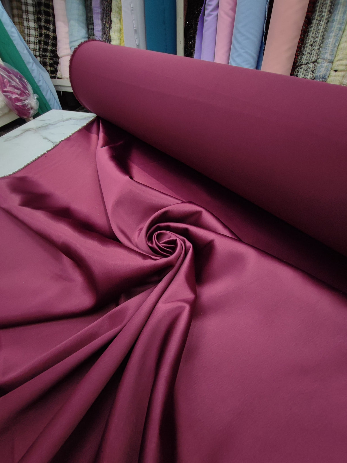 HH1 Vino oscuro: fotografía real de la tela. Ceremonia Textil. Se vende tela por metro.