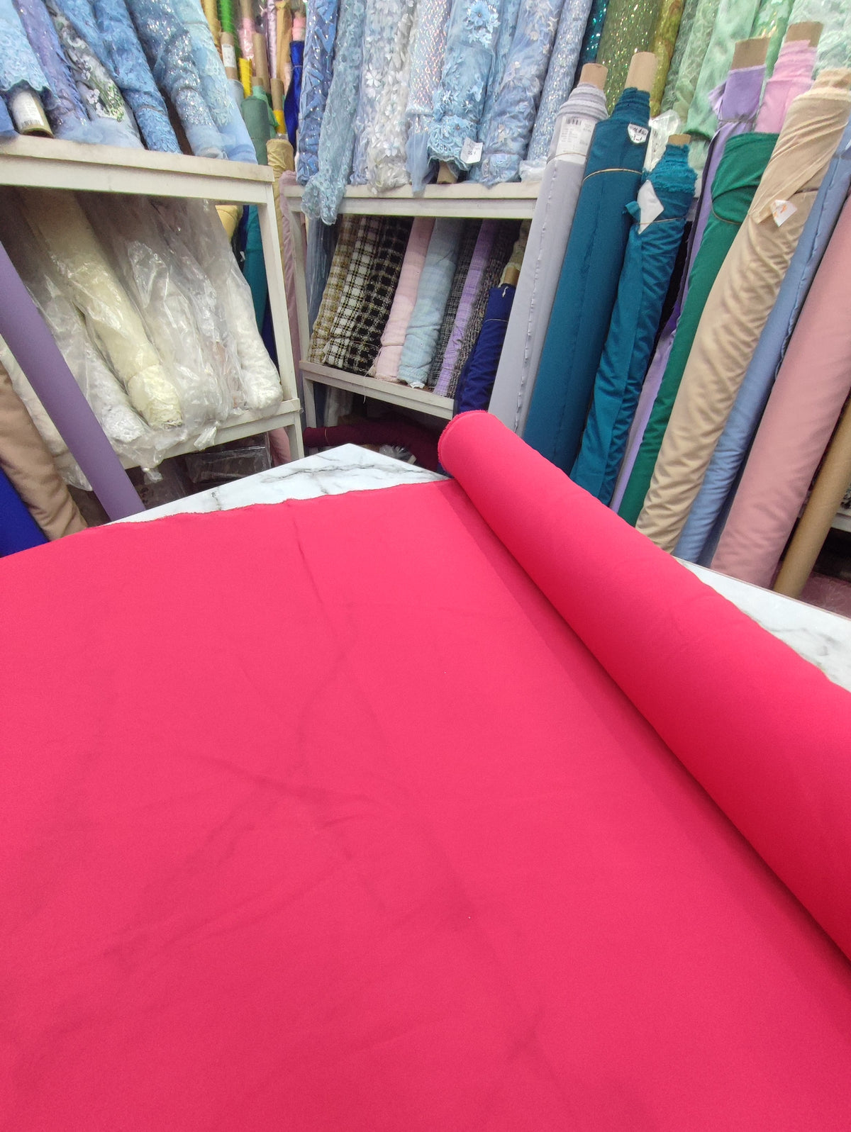HH10 Cereza: fotografía real de la tela. Ceremonia Textil. Se vende tela por metro.