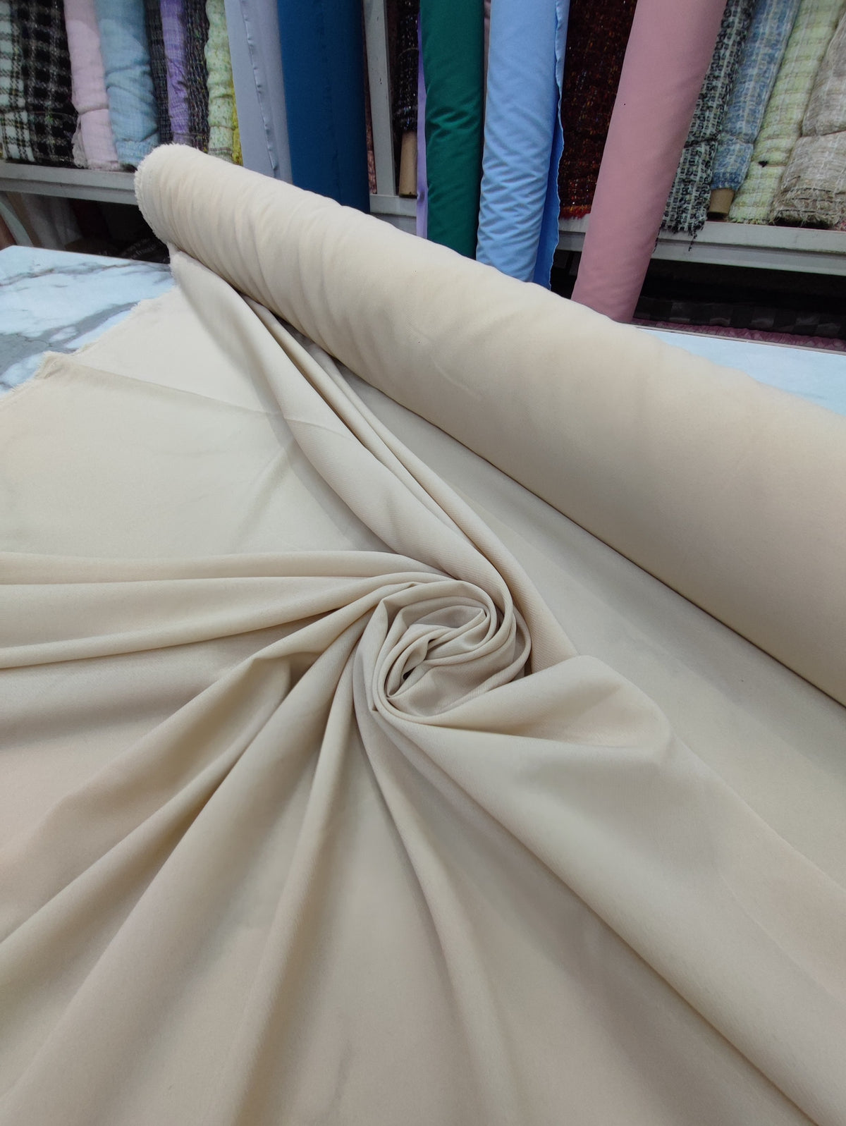 HH10 Champane: fotografía real de la tela. Ceremonia Textil. Se vende tela por metro.