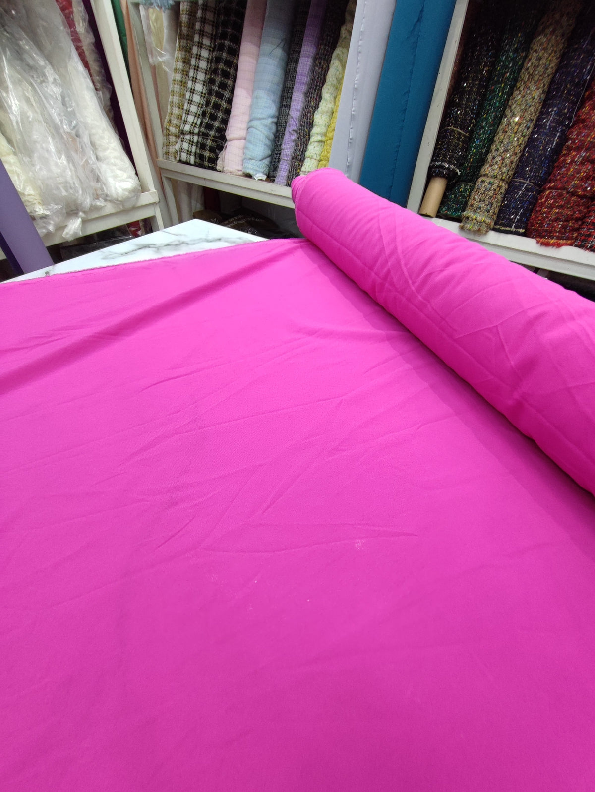 HH10 Fiusha: fotografía real de la tela. Ceremonia Textil. Se vende tela por metro.
