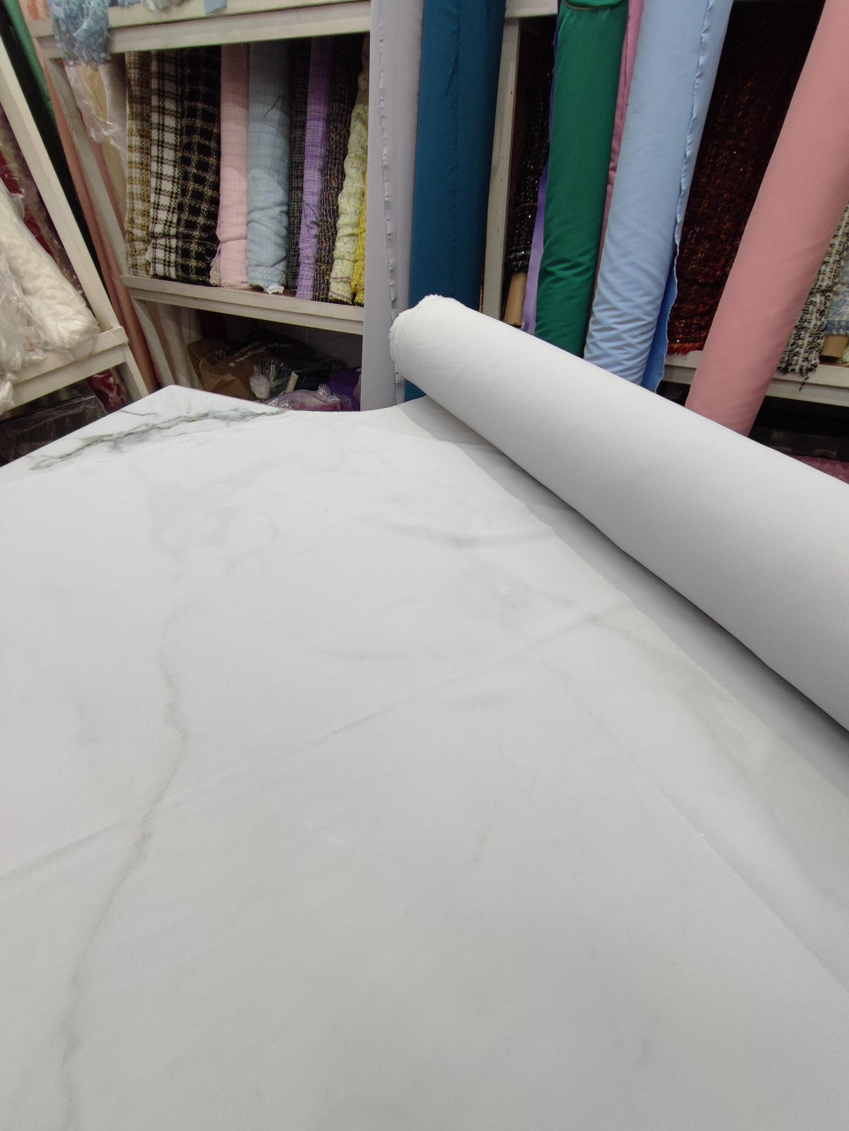 HH10 Gris: fotografía real de la tela. Ceremonia Textil. Se vende tela por metro.