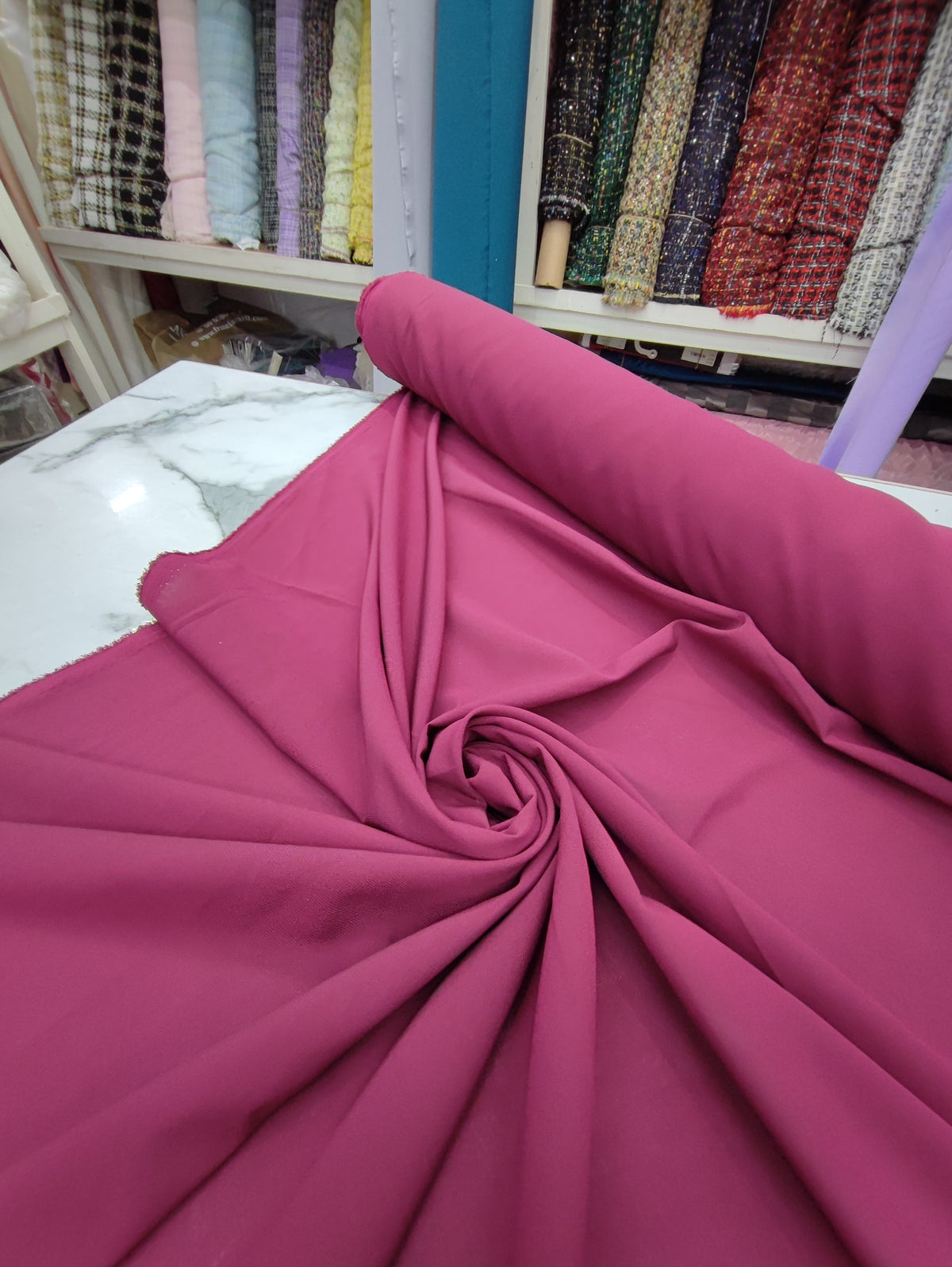 HH10 Vino oscuro: fotografía real de la tela. Ceremonia Textil. Se vende tela por metro.