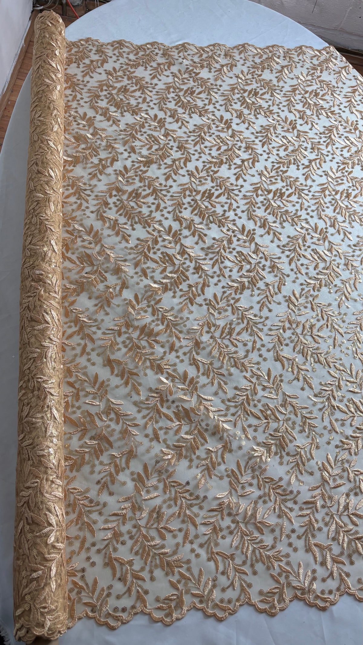 HH194 ORO: fotografía real del tejido. Se vende tela por metro.