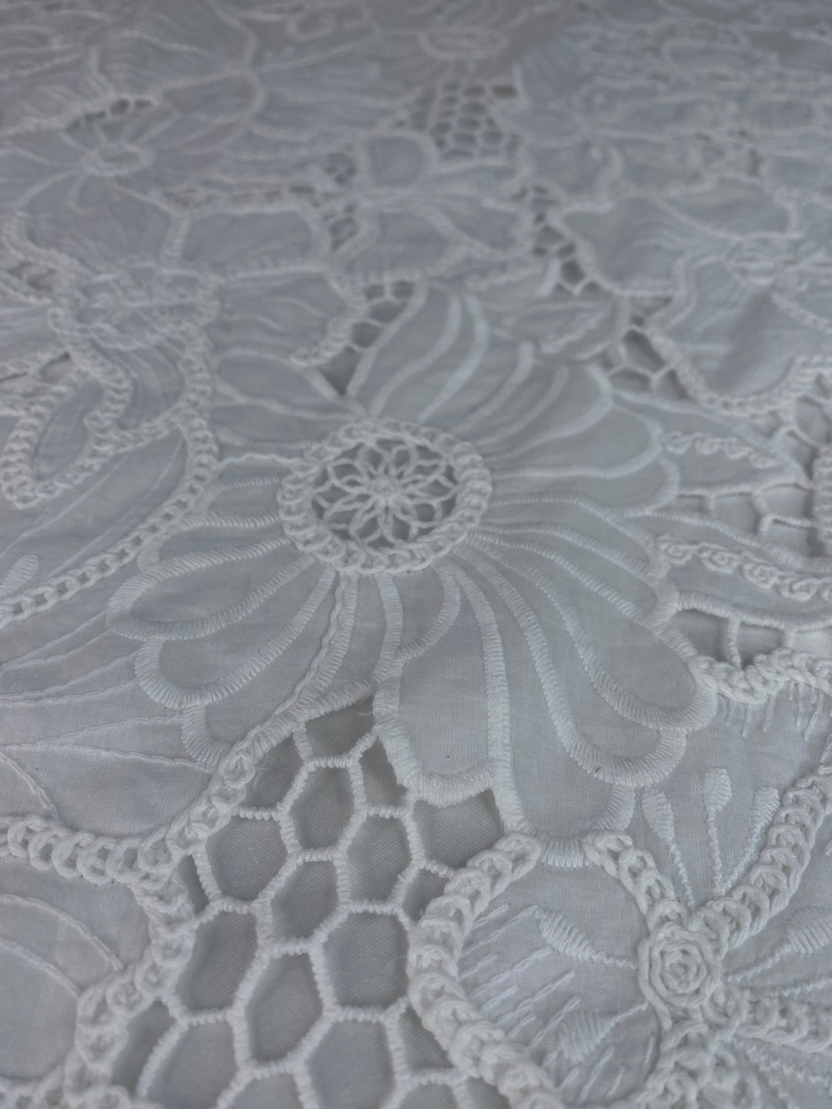 HH220 HUESO: fotografía real de la tela. Ceremonia Textil. Se vende tela por metro.