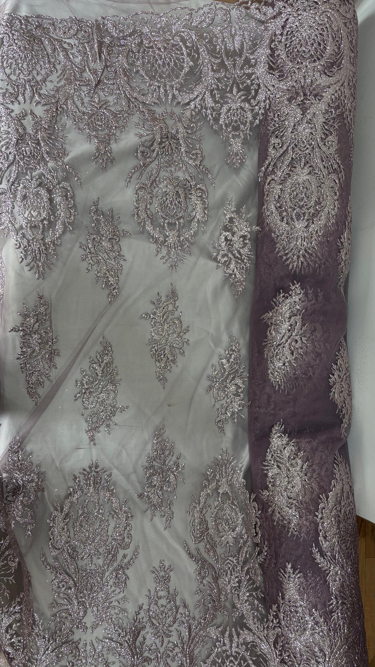 HH252 MORADO: fotografía real del tejido y color exacto. Ceremonia Textil. Se vende tela por metro.
