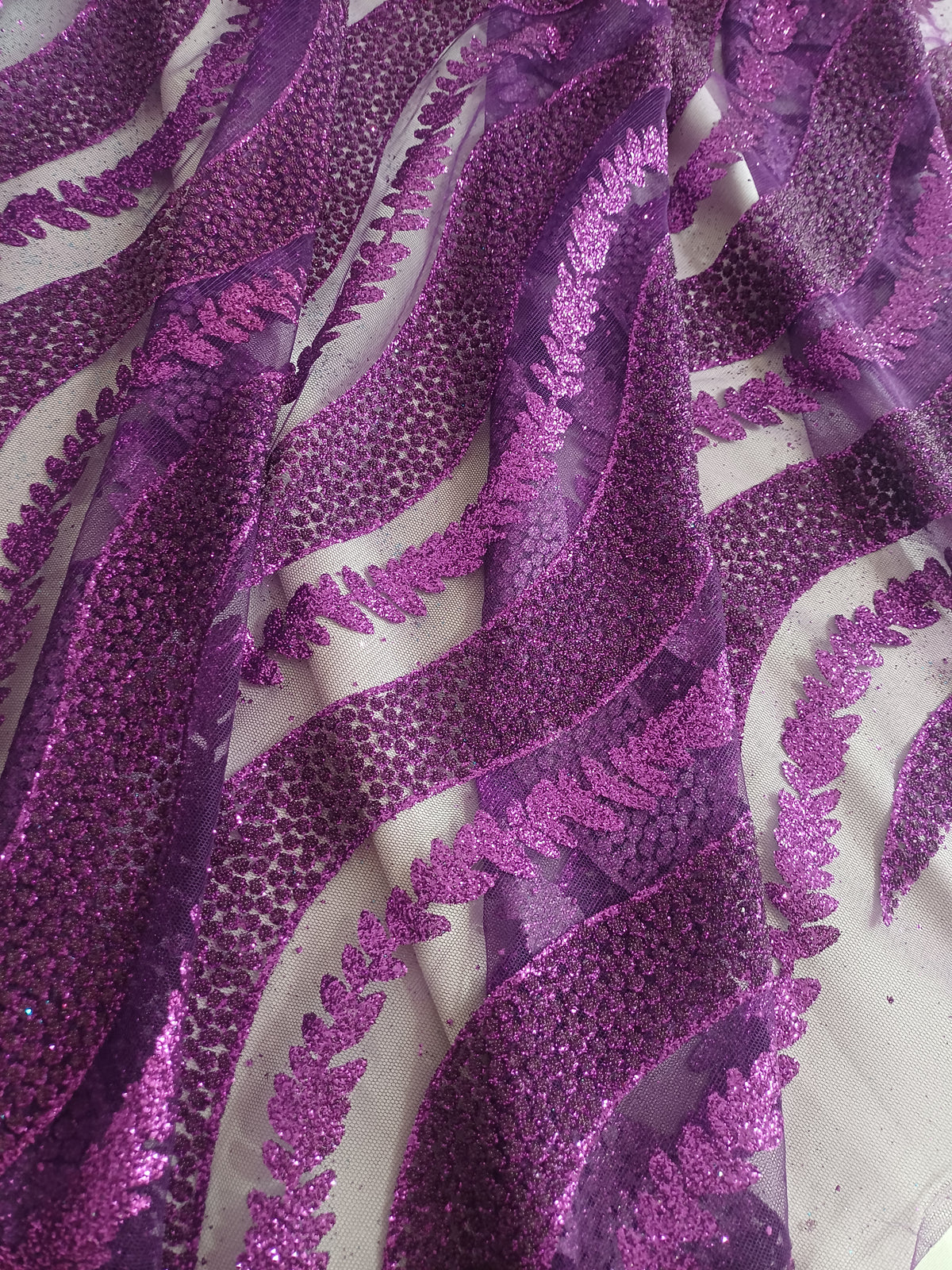 HH274 MORADO: fotografía real del tejido. Se vende tela por metro.