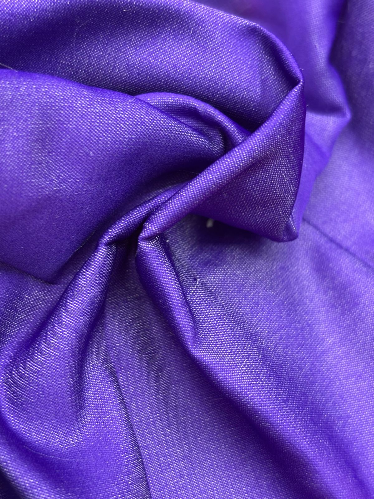 HH9 MORADO LILA: fotografía real del tejido doble vista, cara A. Se vende tela por metro.